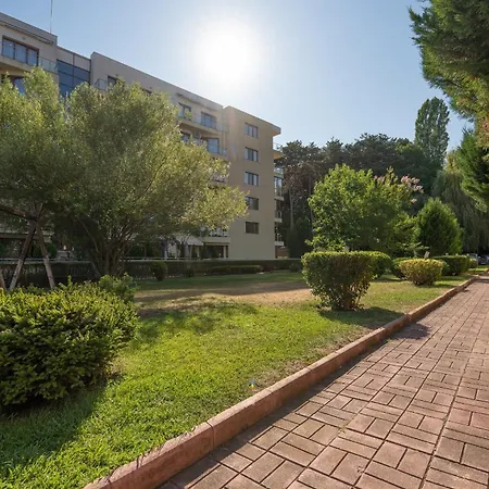 In Complex Botanica Prime, Free Parking Апартаменти